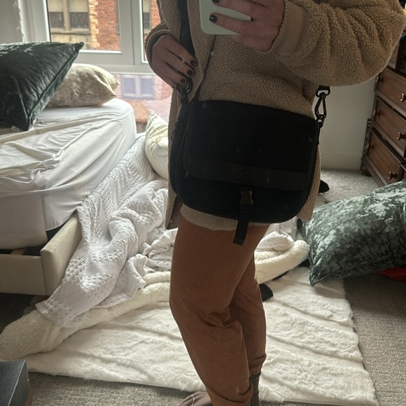 Lululemon crossbody bag with leather details - Picture 9 of 9